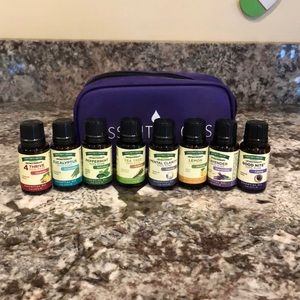 Natures Truth essential oils (lot of 8 + case)